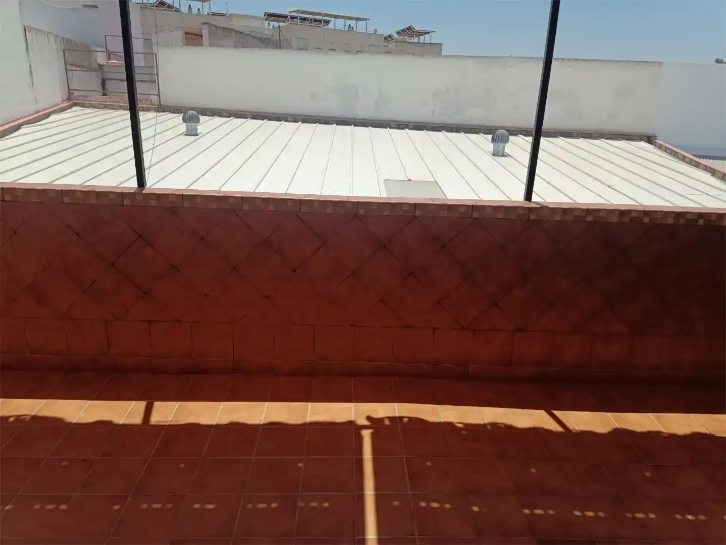 Terrassa de Casa adosada en venda en Lora del Río amb Aire condicionat, Moblat i Forn