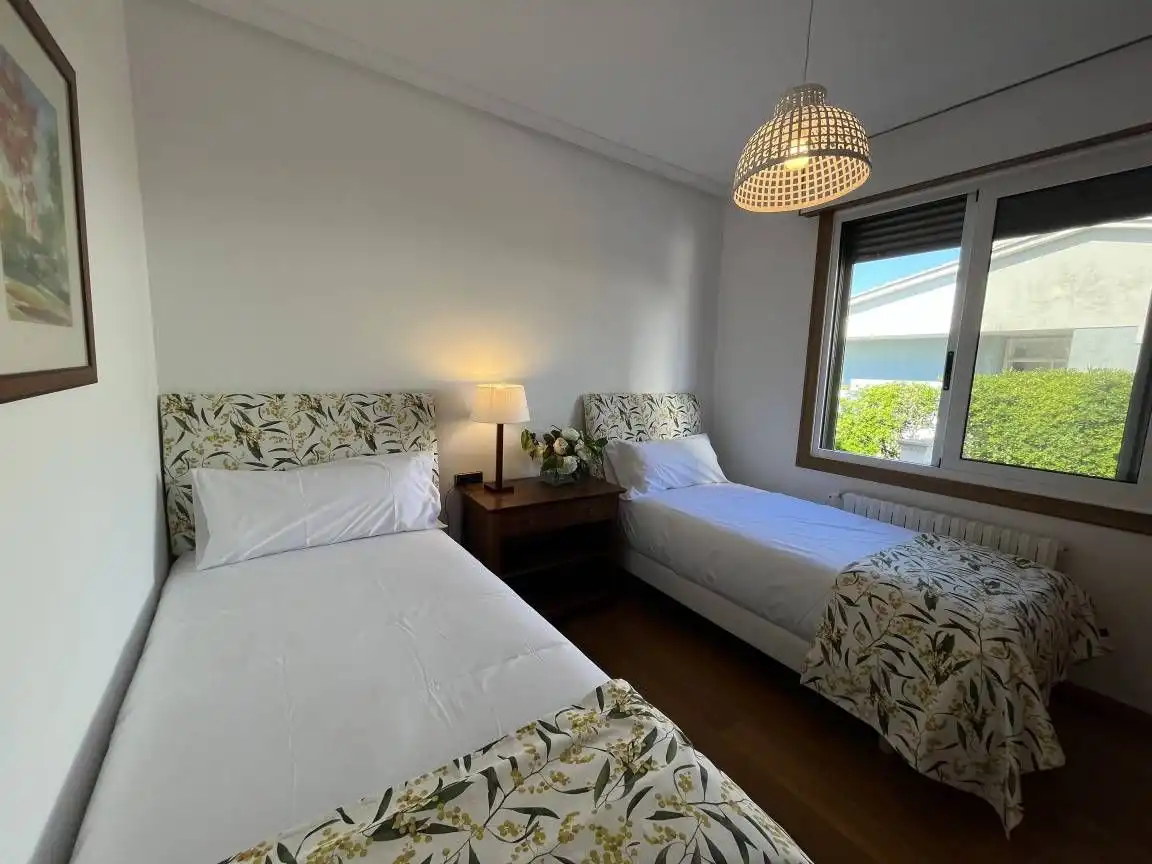 Habitación de Finca rústica de alquiler en Baiona con Jardín privado, Terraza y Piscina