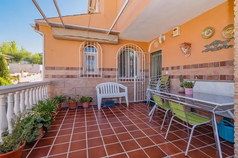 Terrassa de Casa o xalet en venda en Jun amb Aire condicionat, Terrassa i Traster