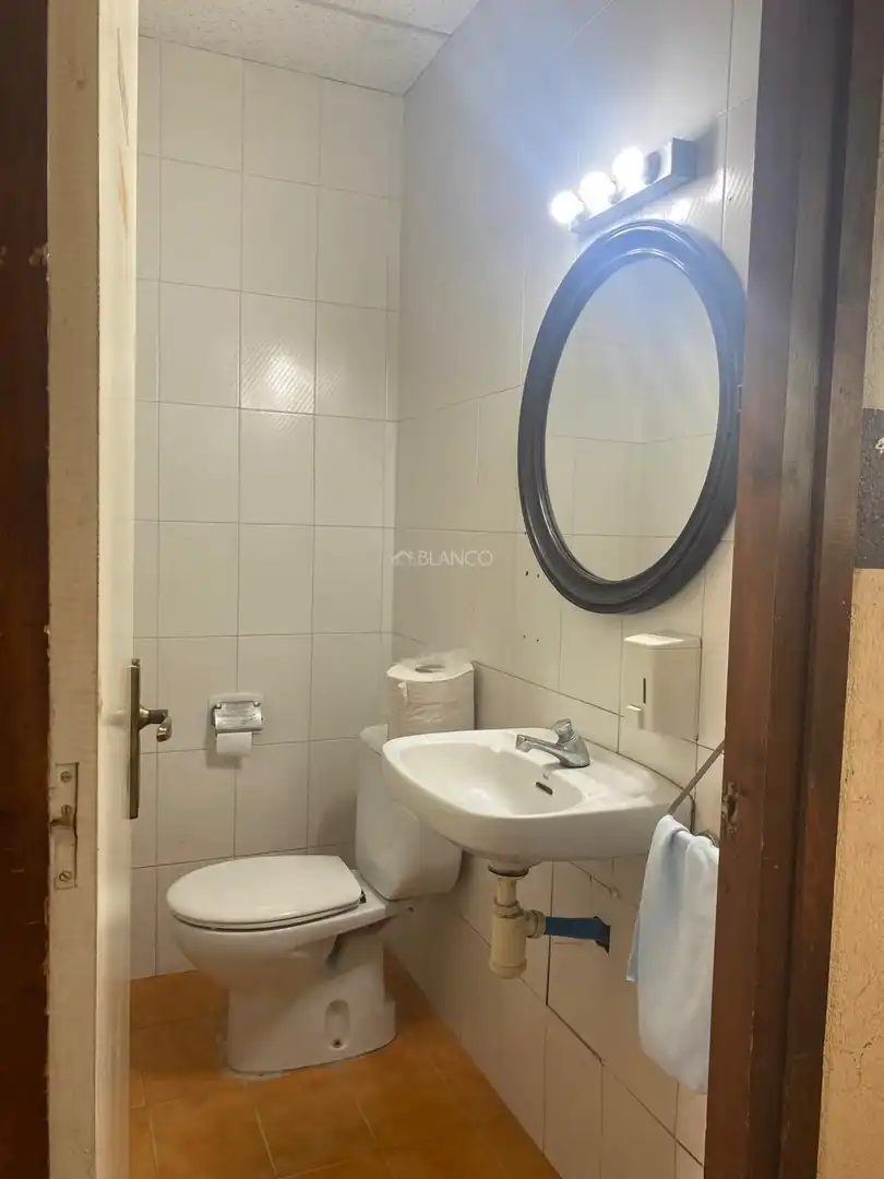 Badezimmer von Geschaftsraum zur Miete in Capellades