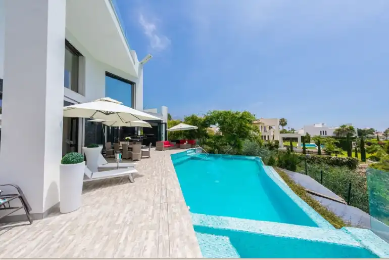 Chalet con piscina en venta en La Quinta, imagen 7