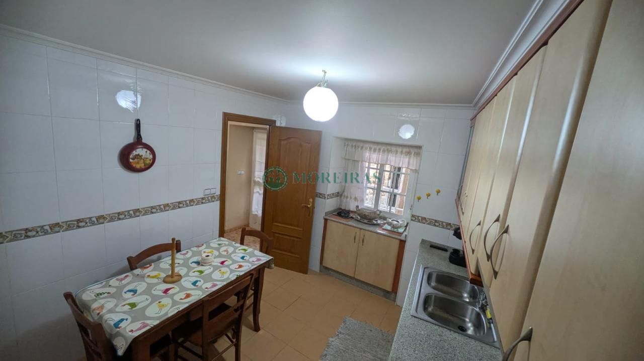 Cocina de Casa adosada en venta en San Cibrao das Viñas con Calefacción y Amueblado