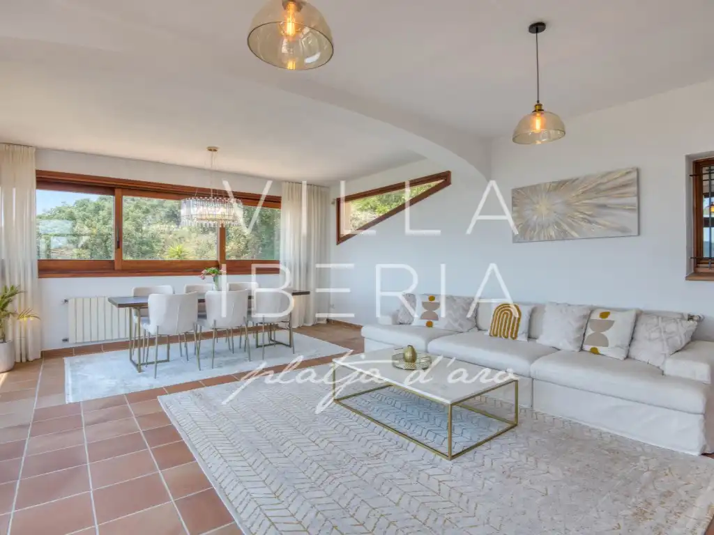 Casa amb piscina en venda a Carrer Siena 12, imagen 3