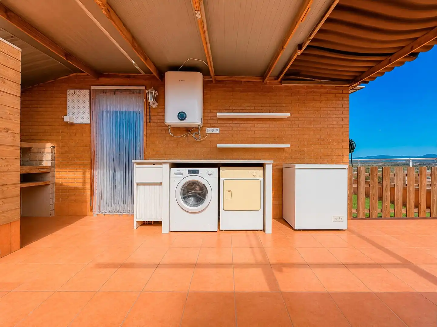 Küche von Dachboden zum Verkauf in Museros mit Klimaanlage, Terrasse und Abstellraum