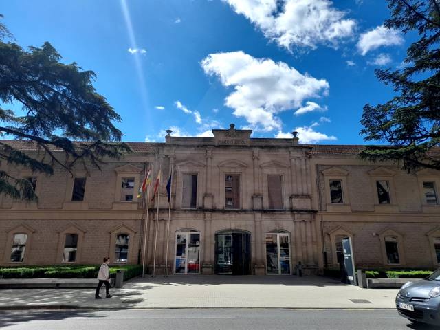 Local comercial en Alquiler en Logroño - MARQUES DE MURRIETA en Oeste