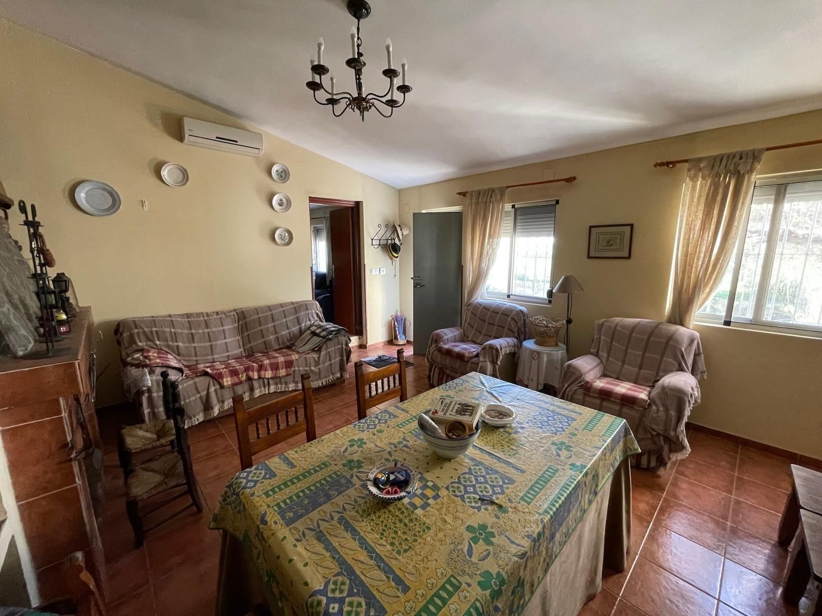 Sala d'estar de Casa o xalet en venda en Cáceres Capital amb Aire condicionat, Jardí privat i Terrassa