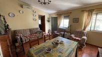 Sala d'estar de Casa o xalet en venda en Cáceres Capital amb Aire condicionat, Jardí privat i Terrassa