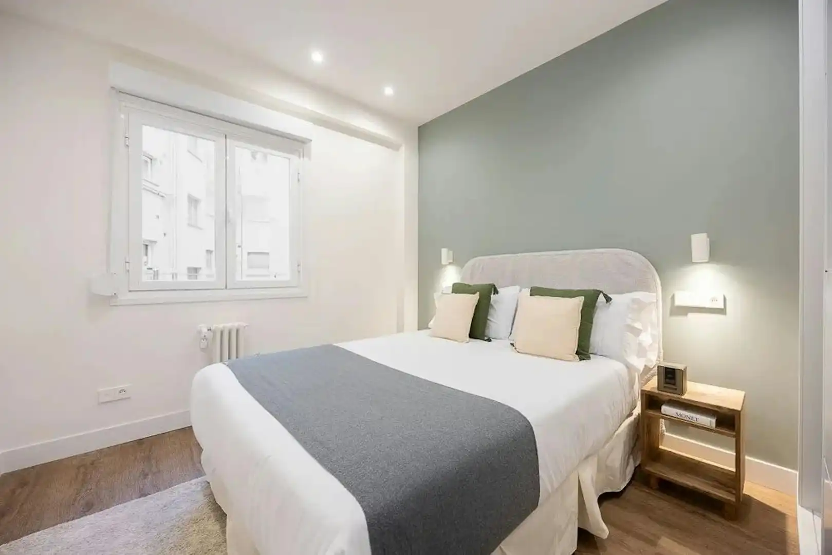 Bedroom of Flat for rent in Madrid  with Air Conditioner, Furnished and Washing machine