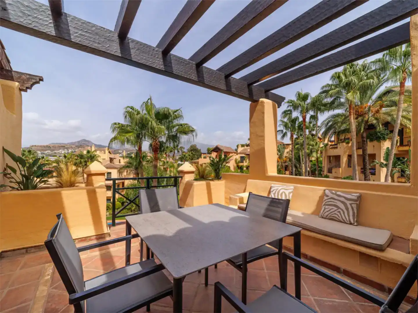 Terrasse von Dachboden zum Verkauf in Estepona mit Klimaanlage