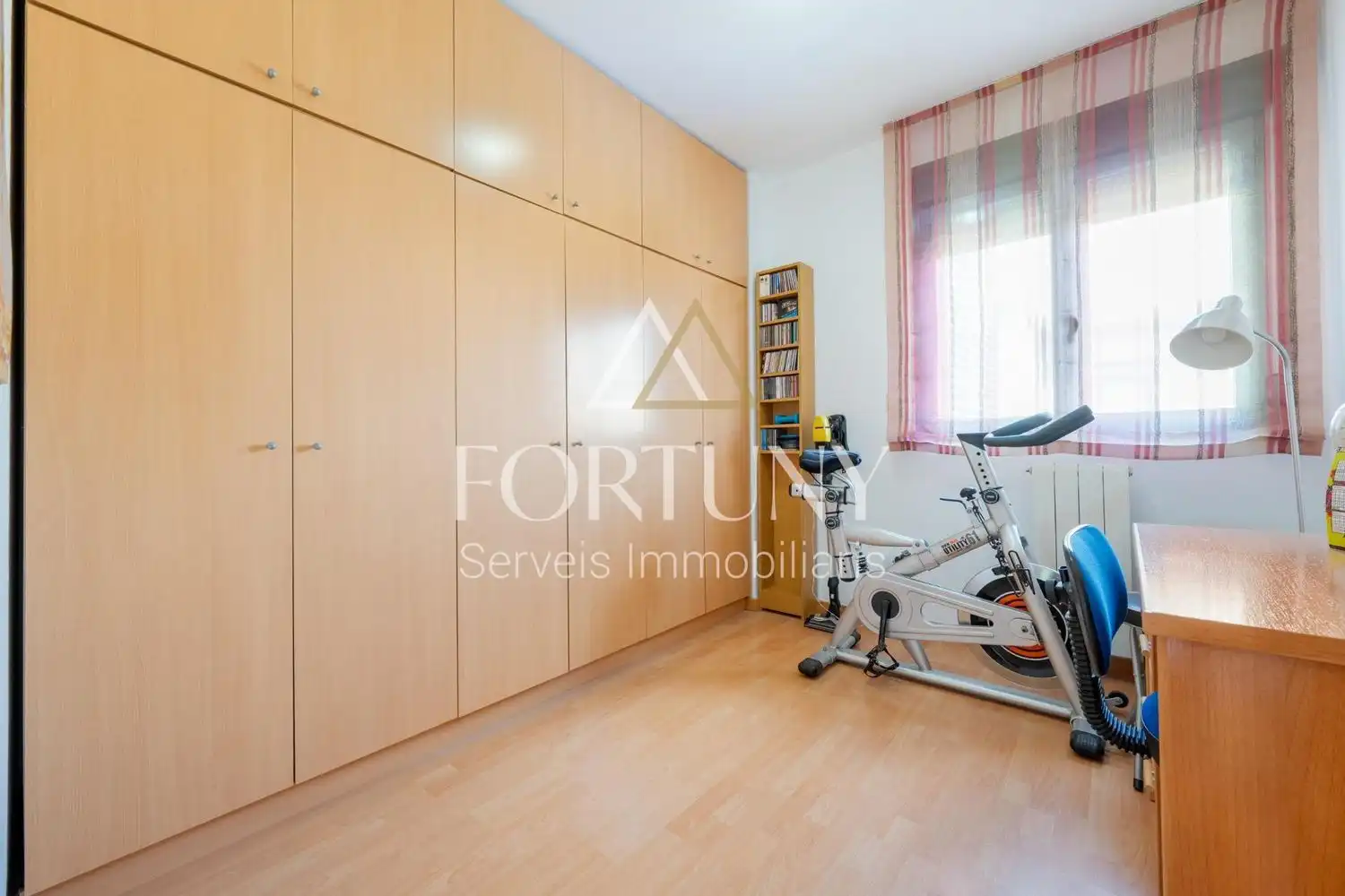 Schlafzimmer von Dachboden zum Verkauf in Reus mit Klimaanlage, Schwimmbad und Balkon