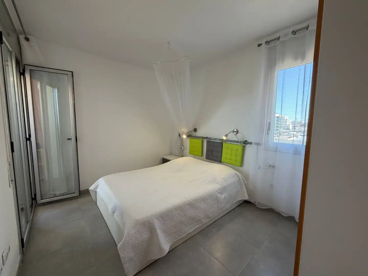 Habitación de Apartamento en venta en Roses con Aire acondicionado, Calefacción y Terraza