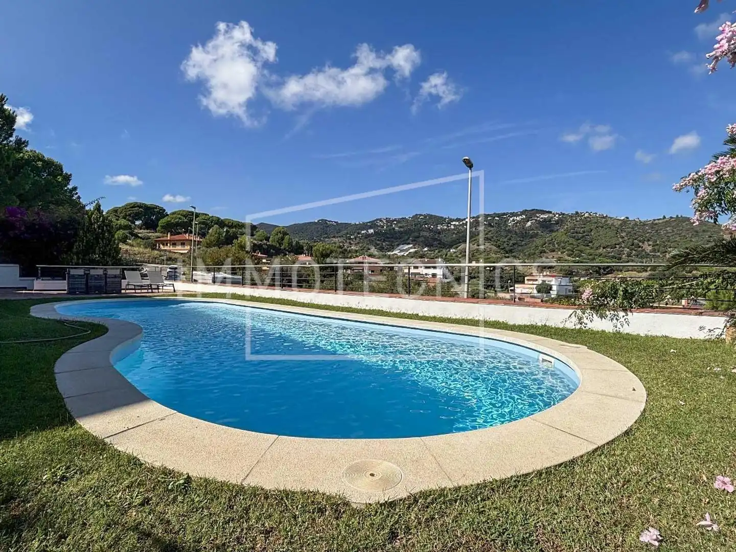 Piscina de Casa o xalet en venda en Calella amb Aire condicionat, Calefacció i Jardí privat