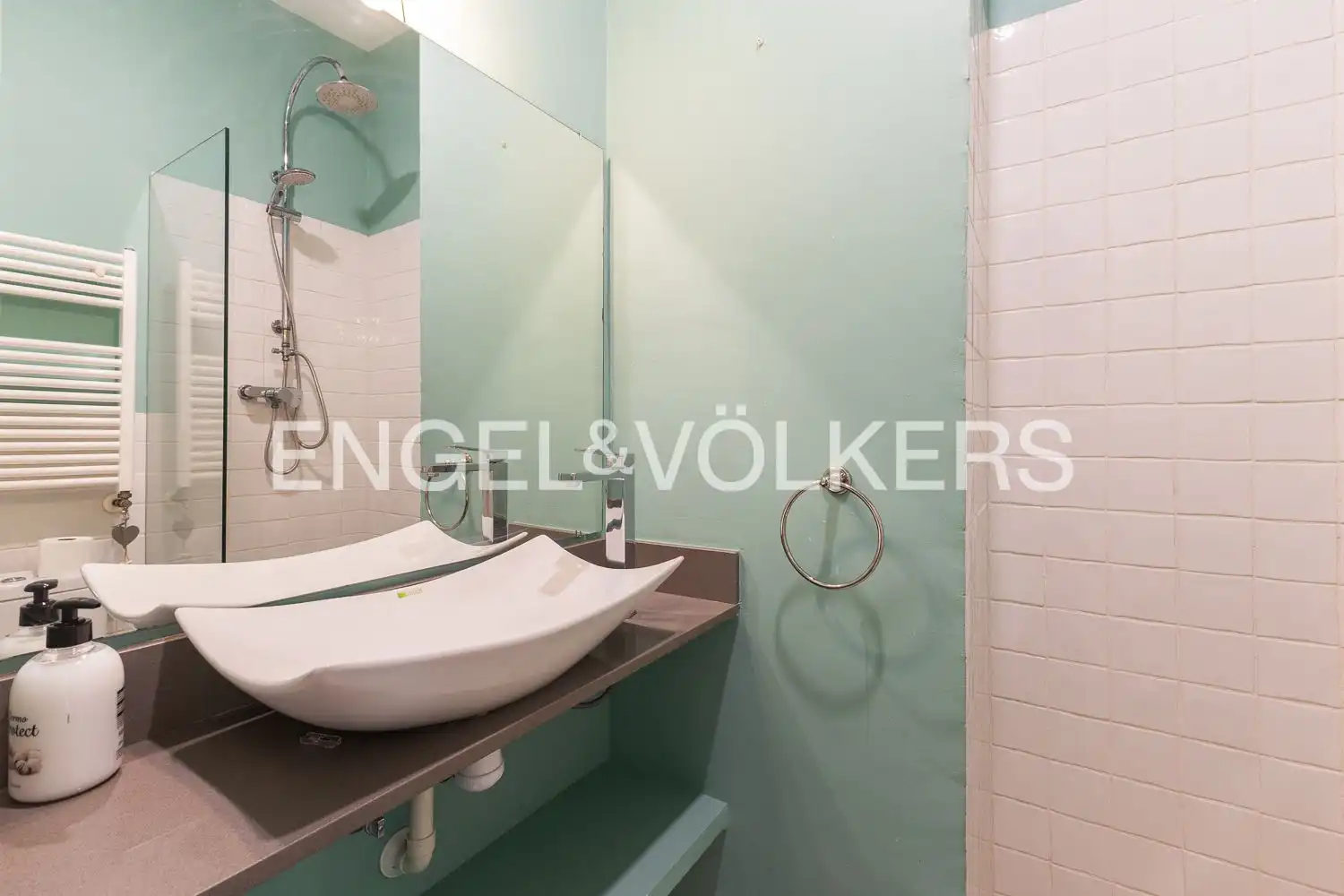 Bathroom of Flat for rent in Valencia  with Air Conditioner, Heating and Parquet flooring