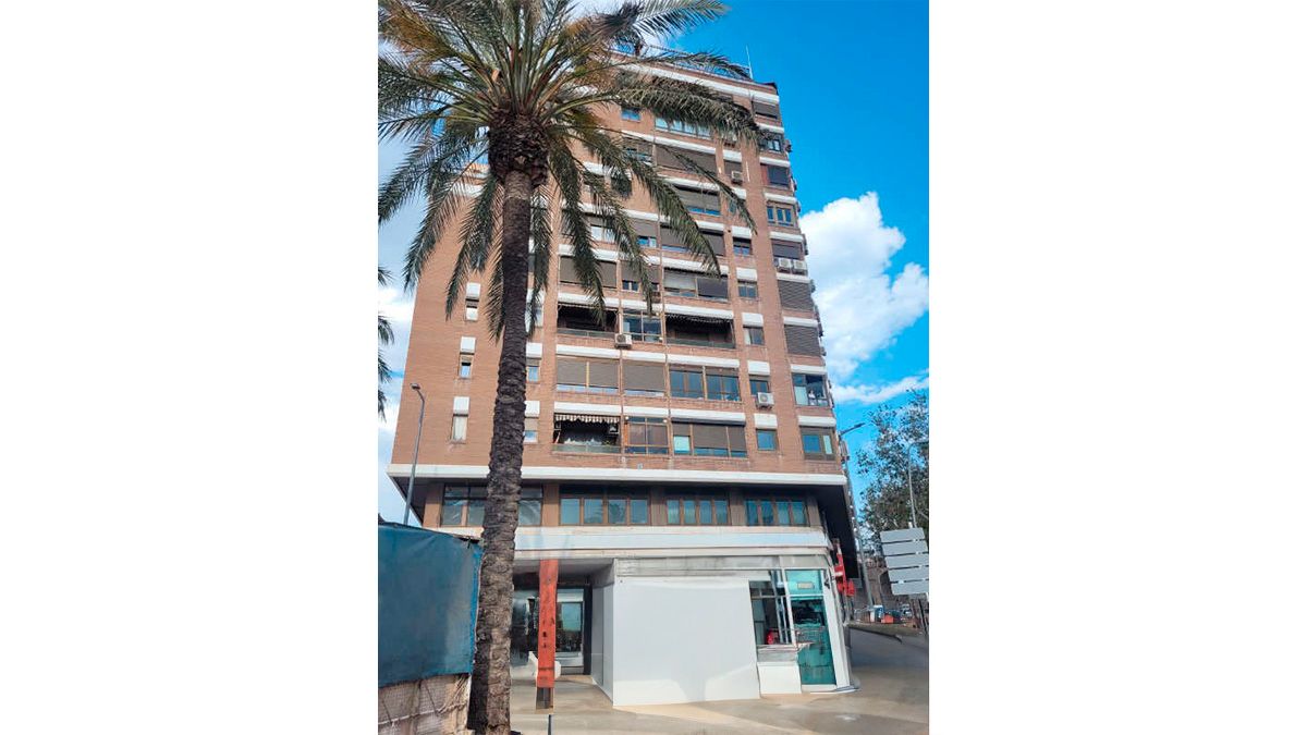 Vista exterior de Local en venda en  Almería Capital