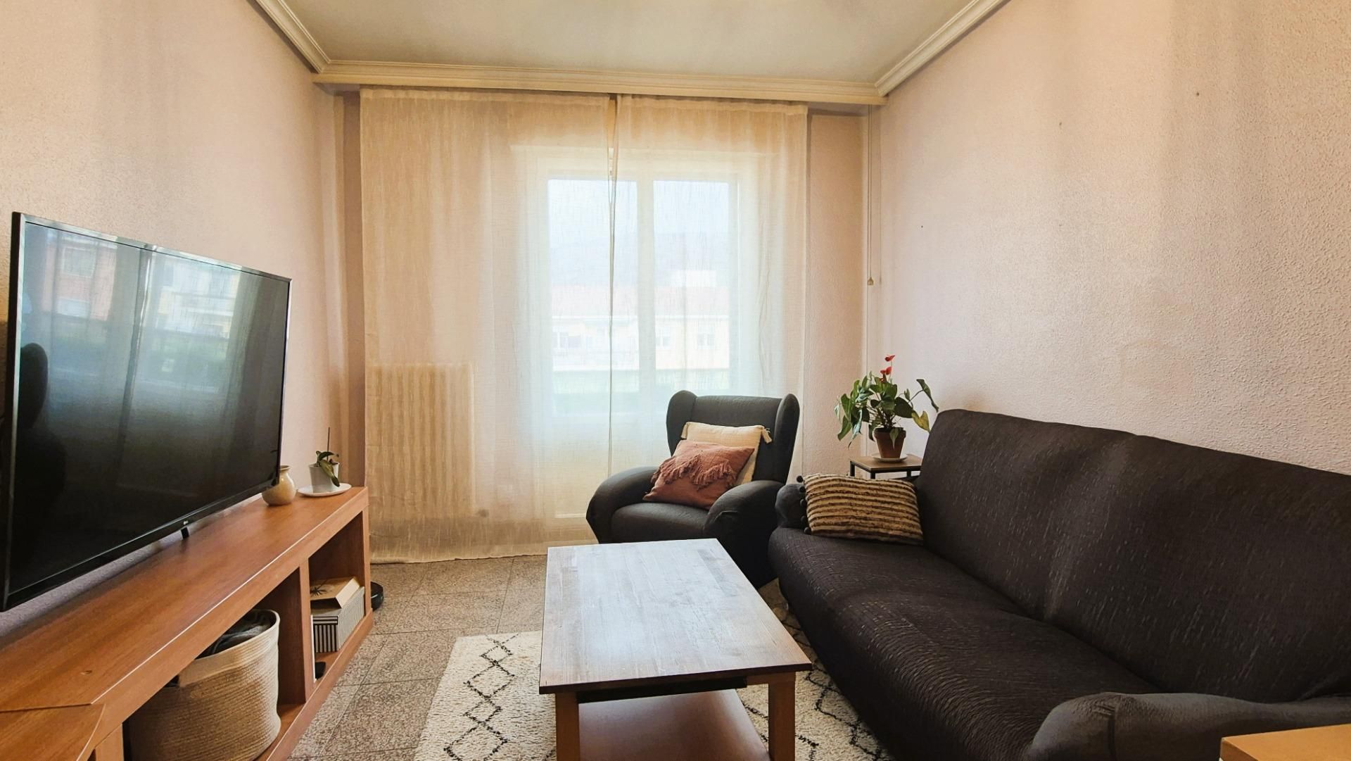 Sala d'estar de Pis en venda en  Pamplona / Iruña amb Calefacció, Terrassa i Balcó