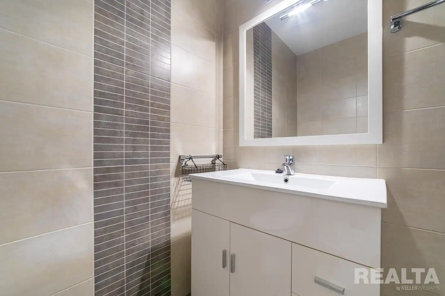Badezimmer von Wohnungen zum Verkauf in Madrid mit Heizung und Parkett