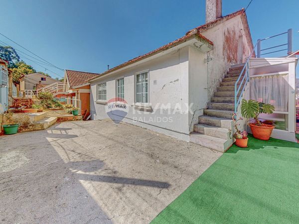 Exterior view of Single-family semi-detached for sale in Cangas   with Heating, Private garden and Storage room