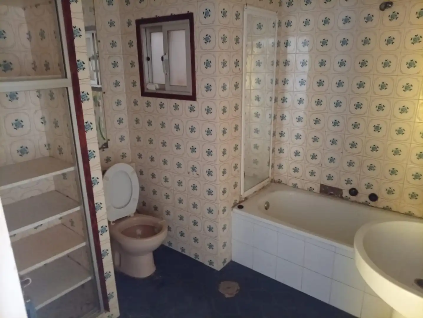 Baño de Piso en venta en La Línea de la Concepción