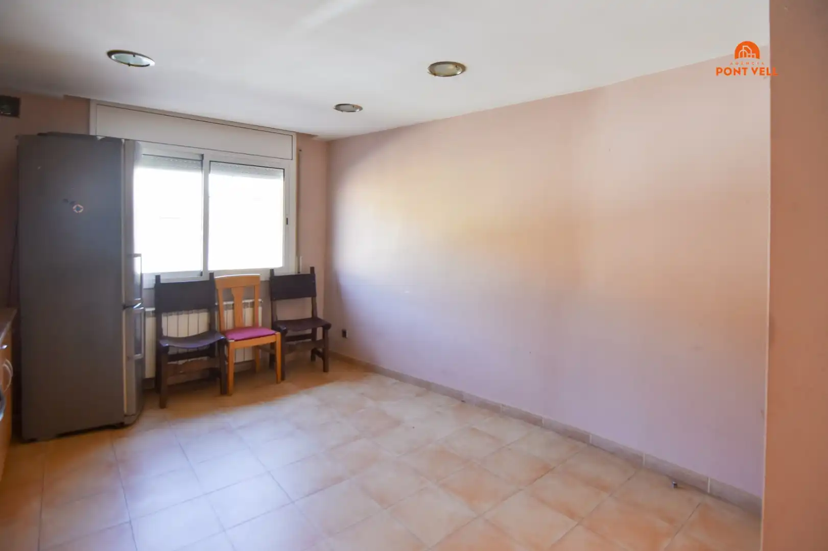 Casa pareada con terraza en venta en La Bisbal d'Empordà, imagen 3