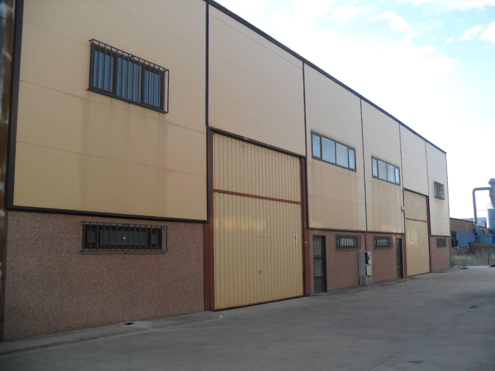Vista exterior de Nau industrial en venda en Huecas amb Alarma