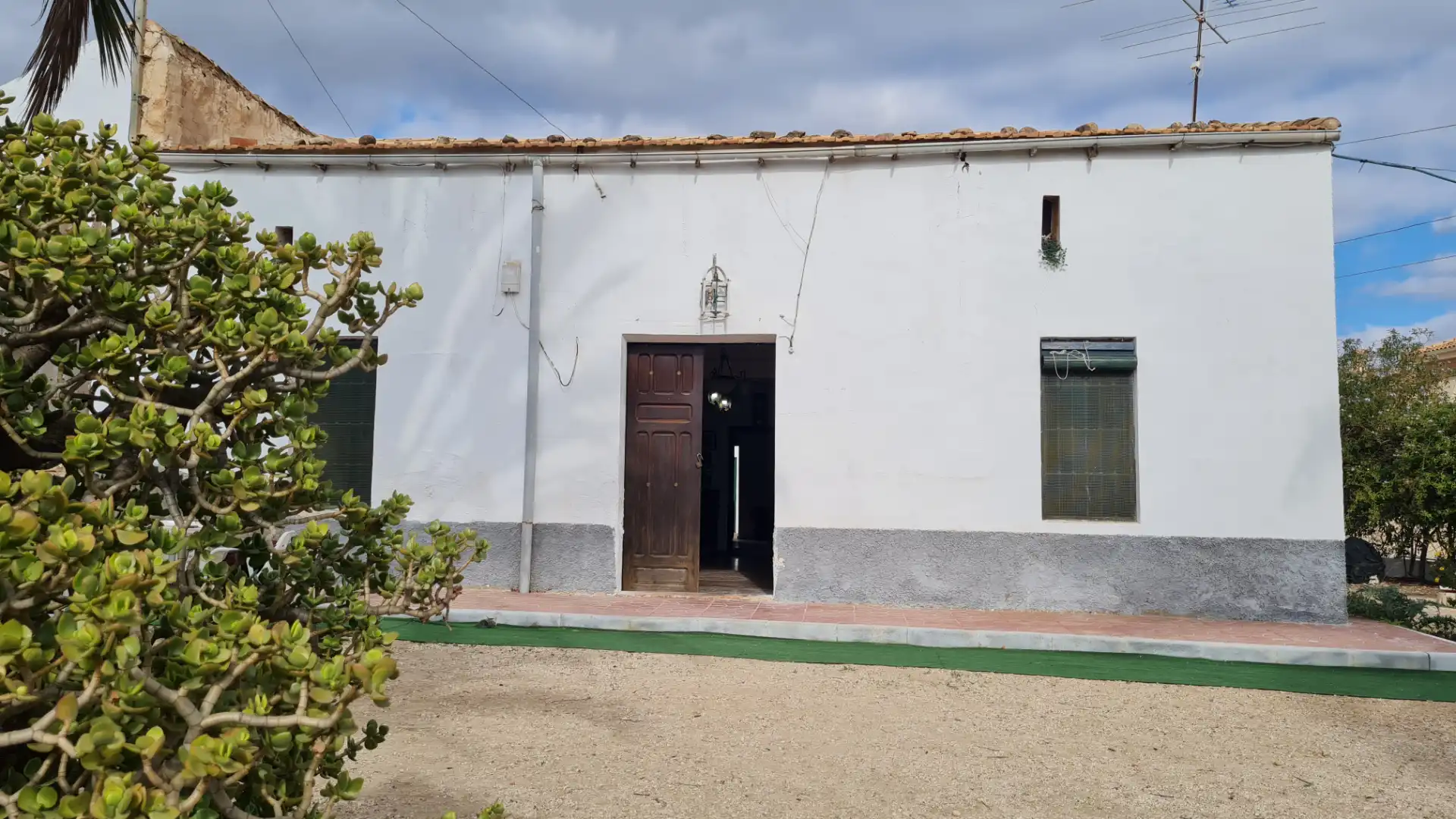 Vista exterior de Casa o xalet en venda en Elche / Elx amb Jardí privat, Traster i Moblat