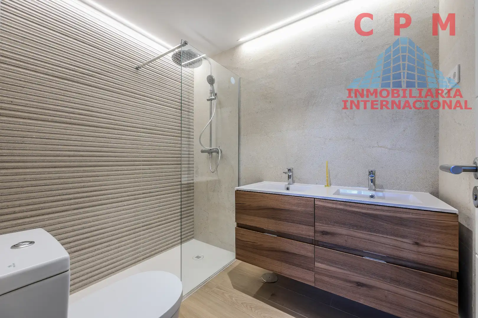 Bathroom of Flat for rent in Pozuelo de Alarcón  with Air Conditioner, Heating and Parquet flooring