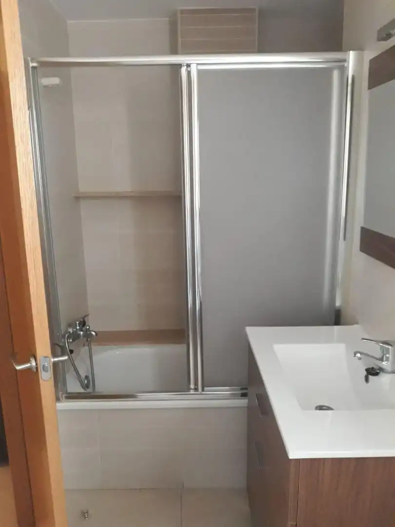 Badezimmer von Wohnung zur Miete in Elche / Elx mit Klimaanlage und Möbliert