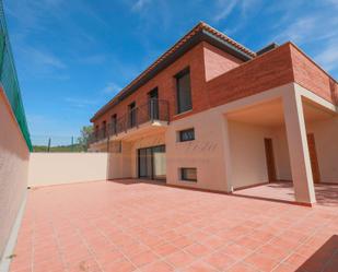 Vista exterior de Casa adosada en venda en Rubí amb Aire condicionat, Calefacció i Jardí privat