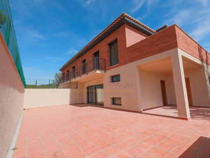 Exterior view of Single-family semi-detached for sale in Rubí  with Air Conditioner, Heating and Private garden