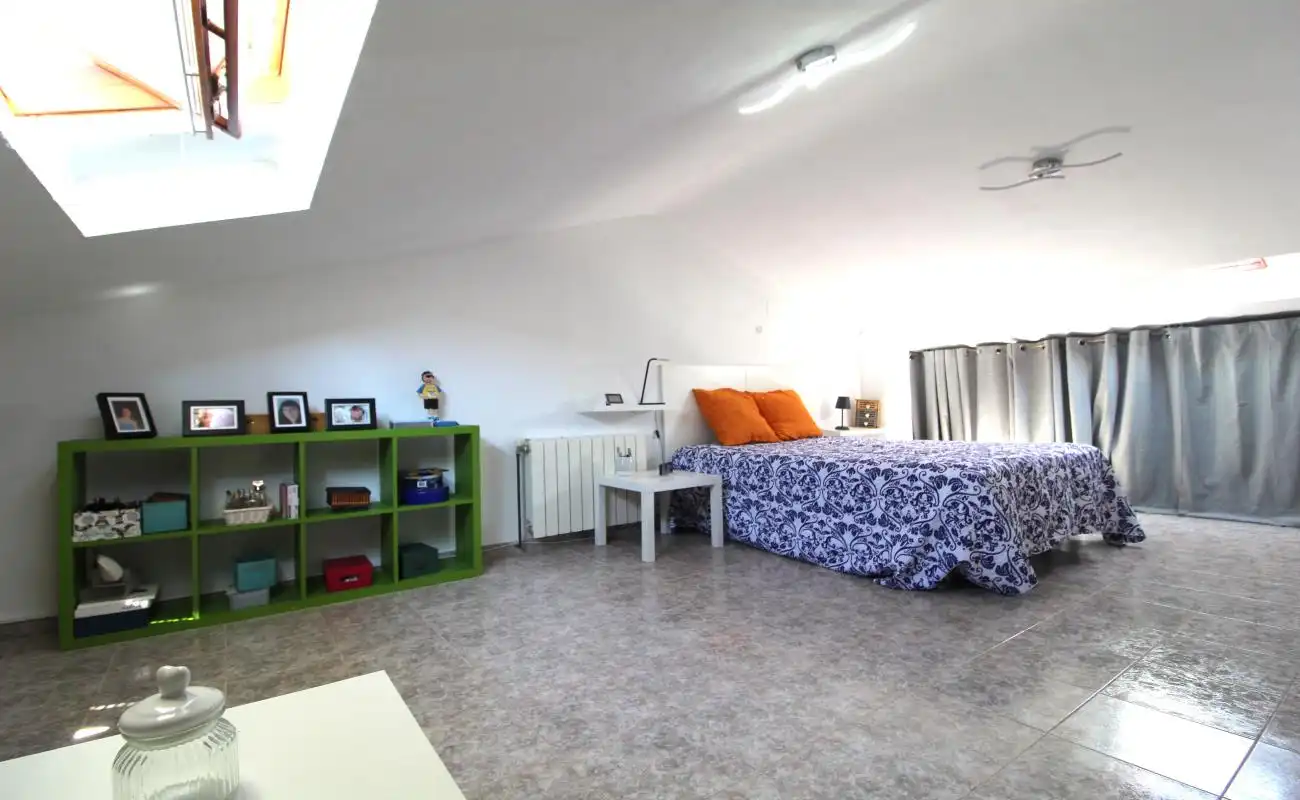 Habitación de Casa o chalet en venta en L'Eliana con Aire acondicionado, Calefacción y Jardín privado