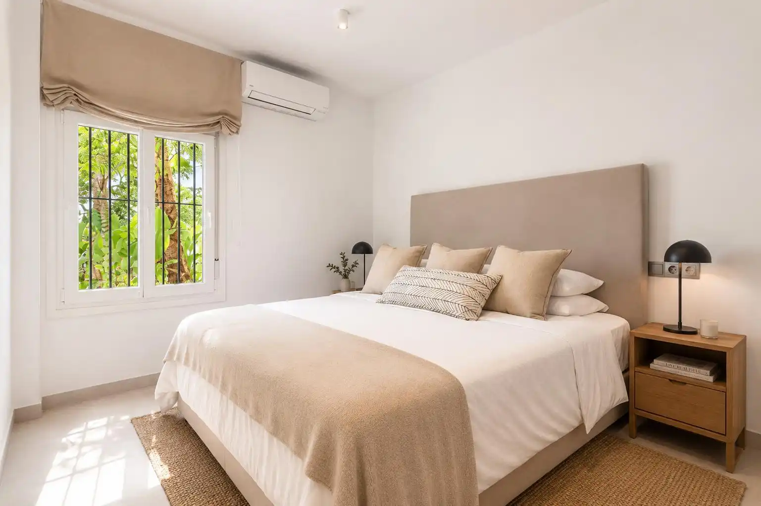 Dormitori de Casa o xalet en venda en Fuengirola amb Aire condicionat, Terrassa i Traster