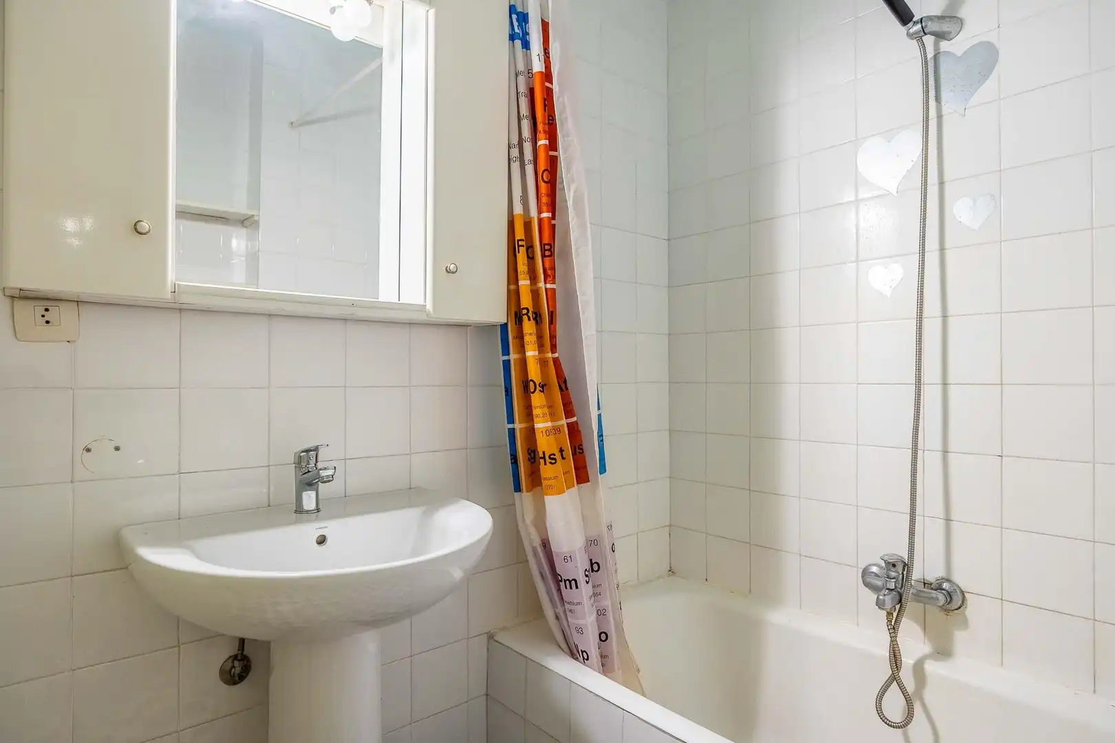 Bathroom of Flat for sale in Dos Hermanas  with Air Conditioner, Terrace and Furnished