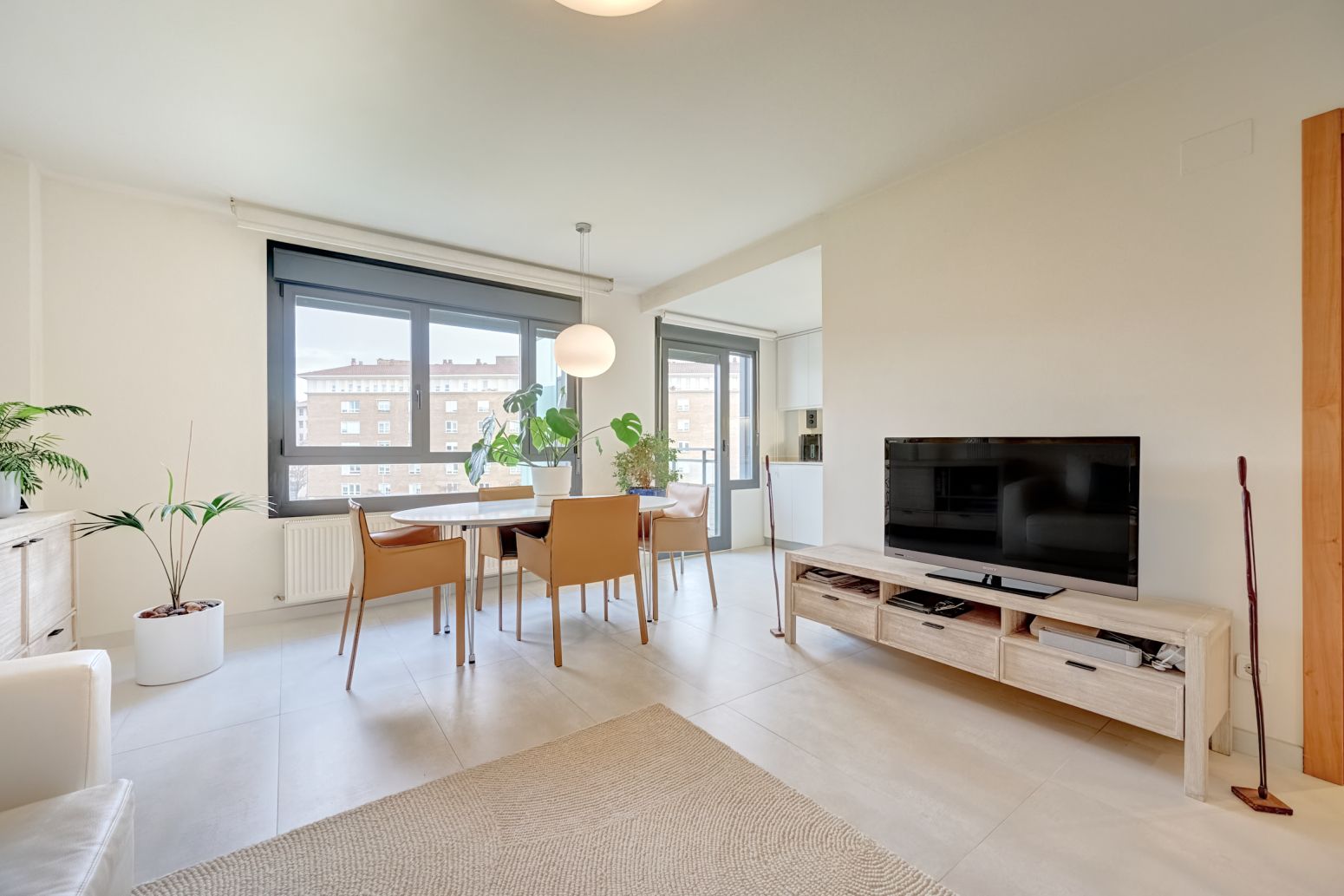 Sala d'estar de Àtic en venda en  Pamplona / Iruña amb Calefacció, Jardí privat i Parquet