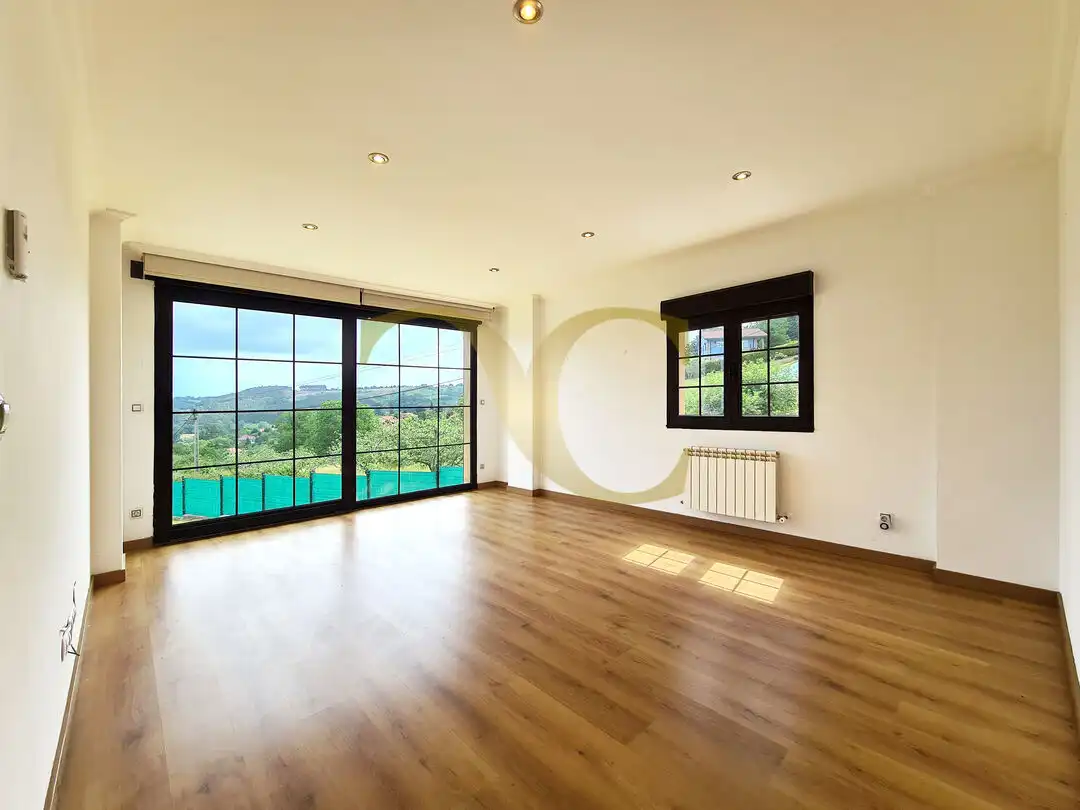 Sala de estar de Casa o chalet en venta en Gijón  con Calefacción, Jardín privado y Balcón