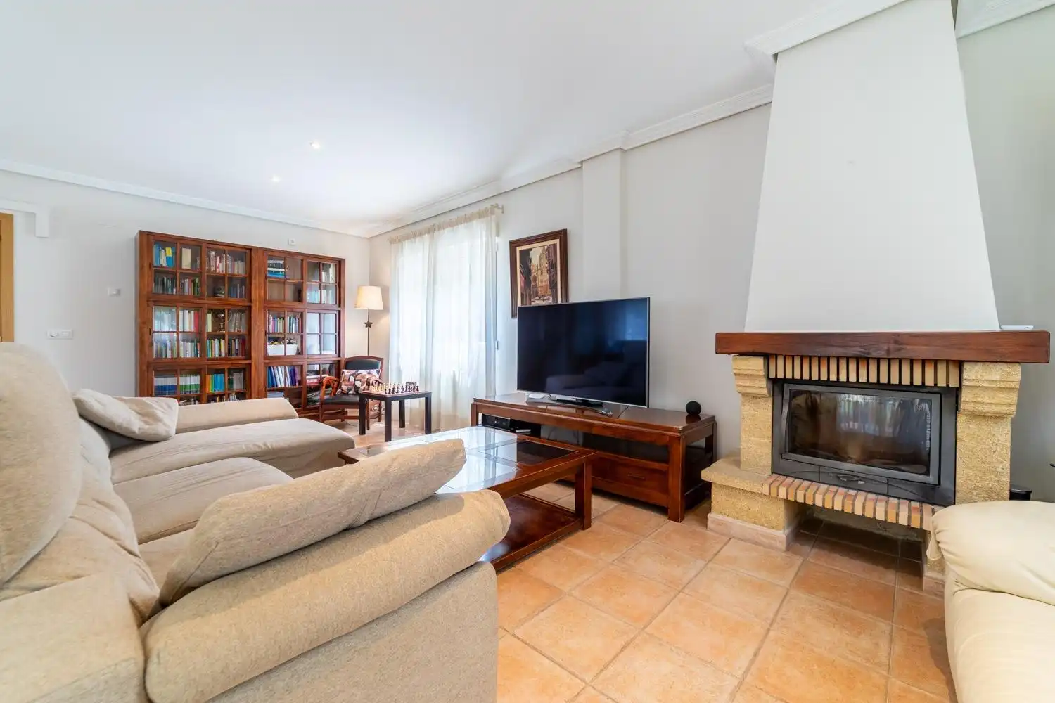 Sala d'estar de Casa o xalet en venda en Valdemorillo amb Piscina comunitària
