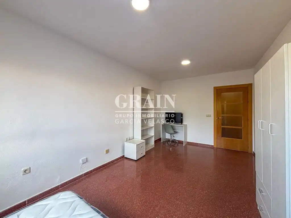 Piso de alquiler en Albacete con Calefacción