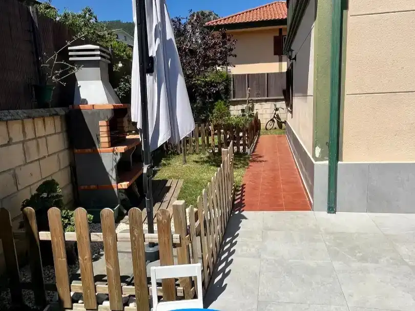 Terrassa de Casa adosada en venda en Castro-Urdiales amb Piscina