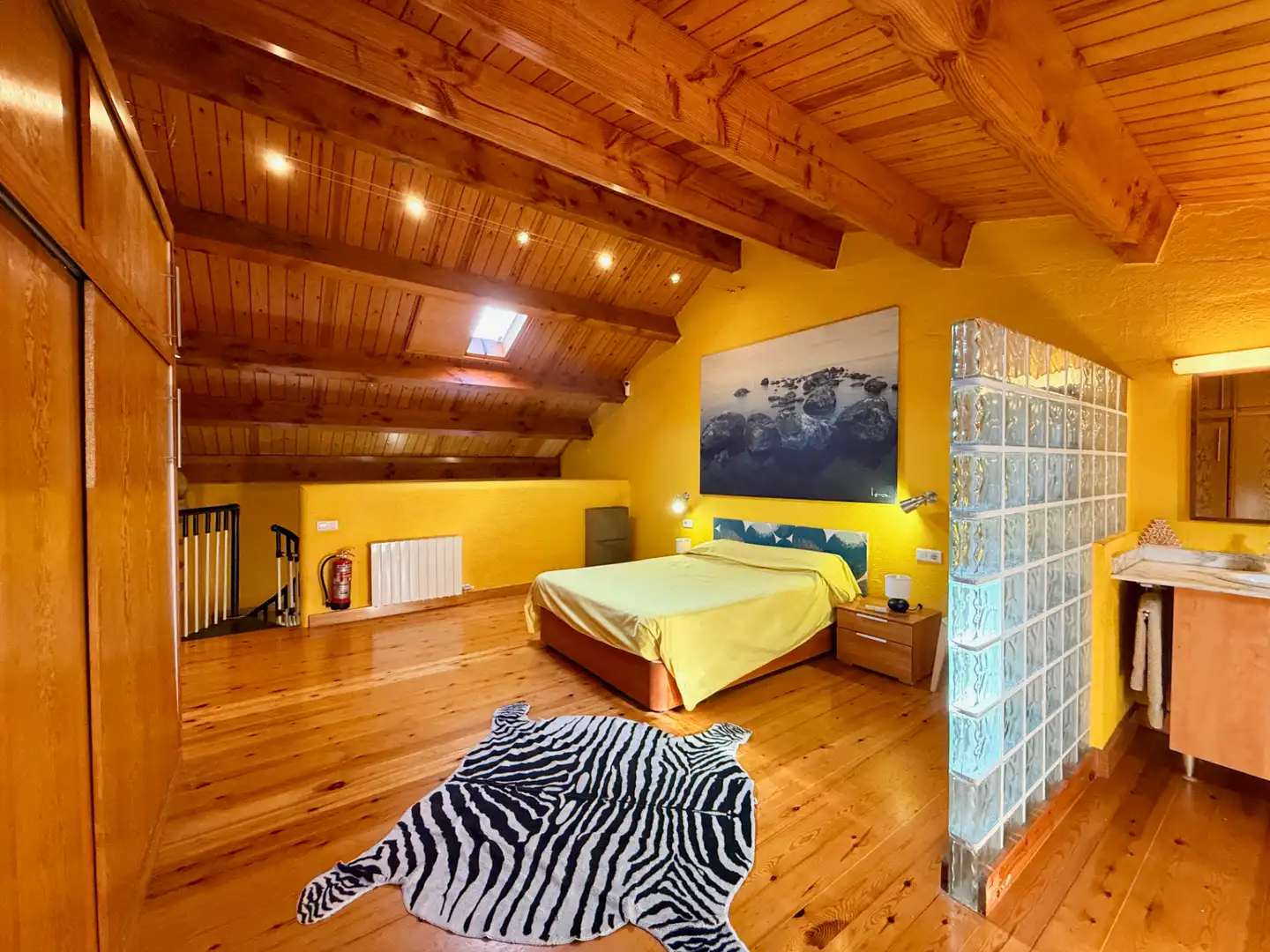 Habitación de Casa adosada en venta en Barcelona con Aire acondicionado, Calefacción y Parquet
