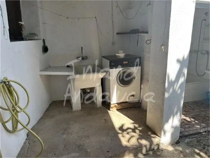 Casa adosada en venta en Frailes con Trastero y Internet