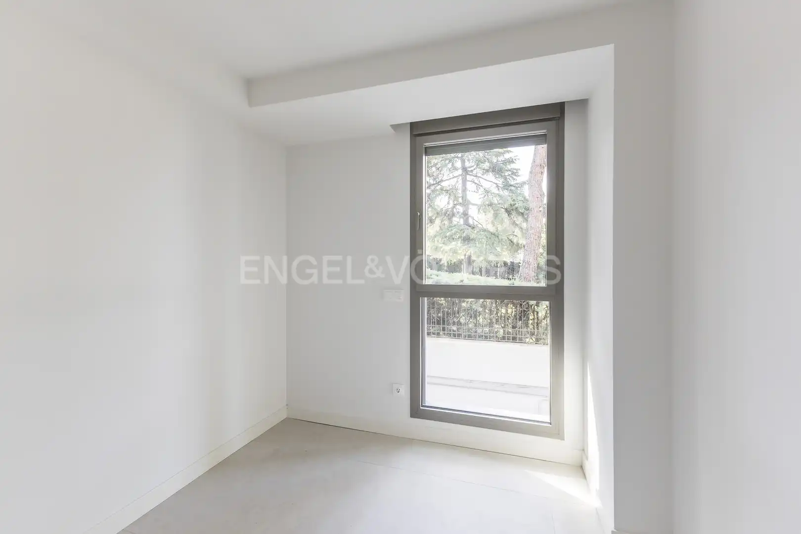 Habitación de Dúplex en venta en Madrid con Calefacción, Terraza y Trastero
