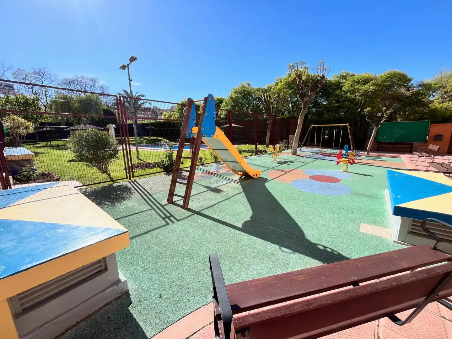 Parking de Piso en venta en Alicante / Alacant con Jardín privado, Terraza y Piscina comunitaria