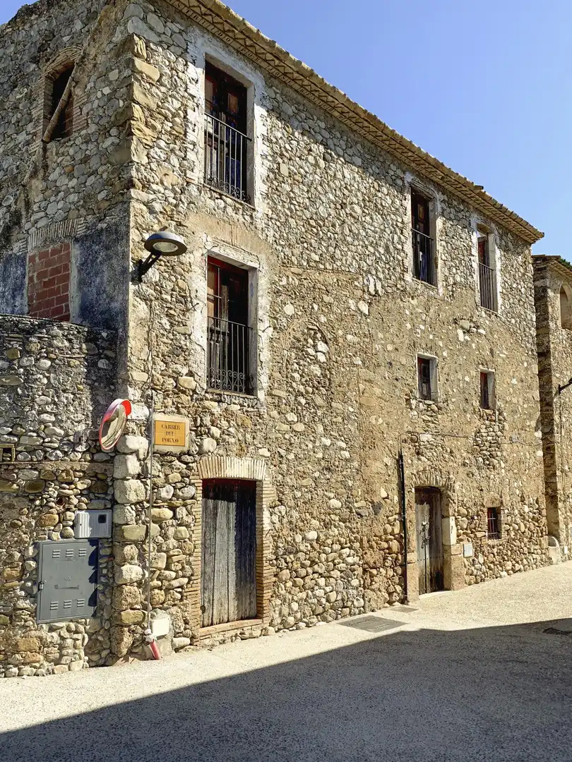 Vista exterior de Finca rústica en venda en Cabanelles amb Calefacció, Terrassa i Moblat