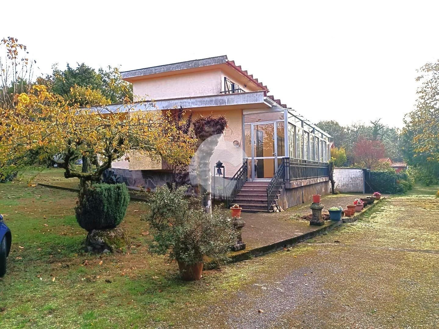 Vista exterior de Casa o xalet en venda en Ourense Capital  amb Jardí privat