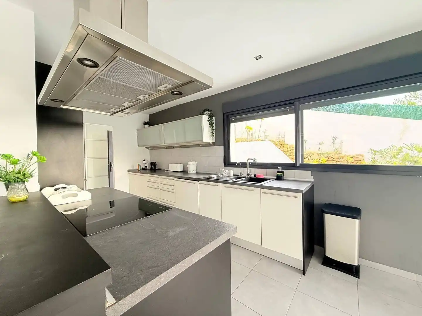 Cocina de Casa o chalet en venta en Altea con Aire acondicionado, Calefacción y Jardín privado