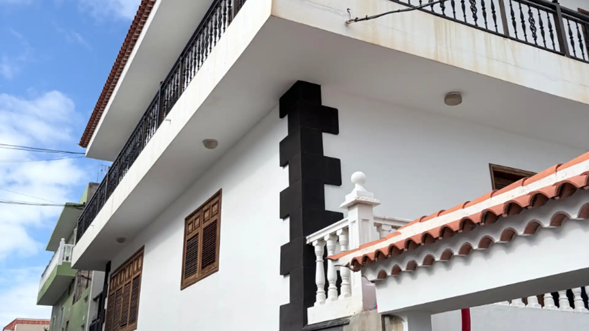 Exterior view of Single-family semi-detached for sale in San Cristóbal de la Laguna  with Private garden and Furnished