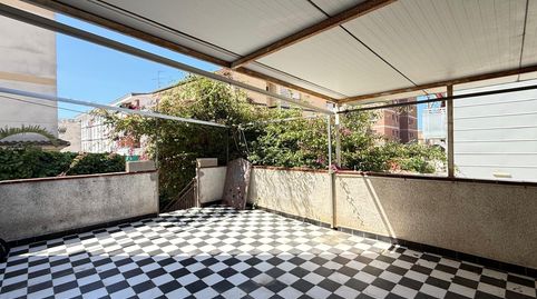 VIVIENDA EN VENTA EN SEGUR DE CALAFELL  GRAN BAJO CON PATIO Y BARBACOA A REFORMAR