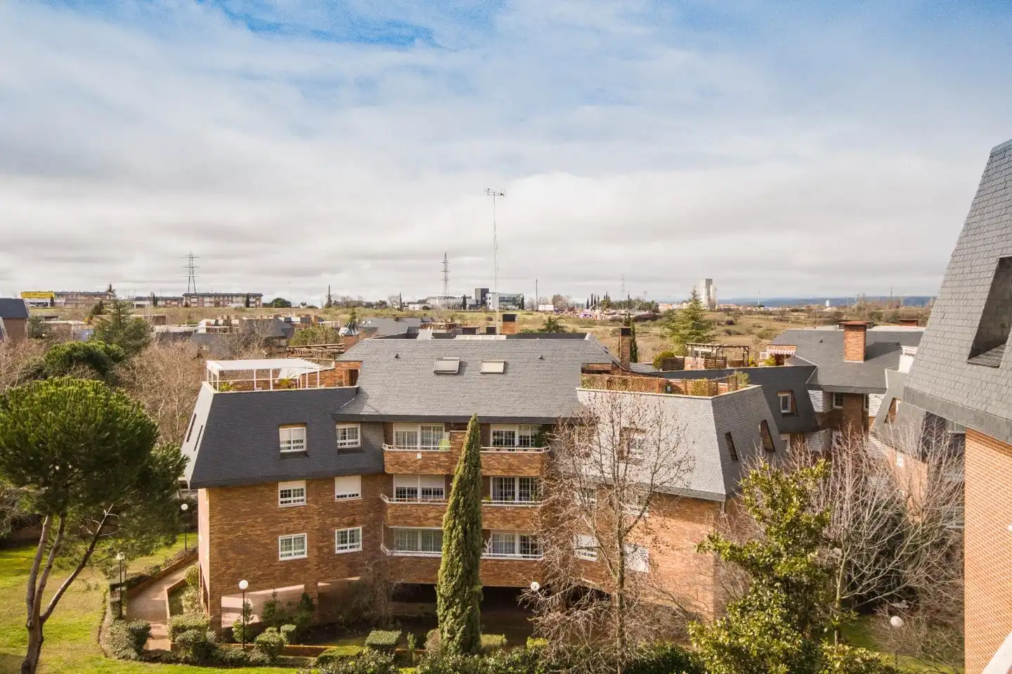 Vista exterior de Dúplex en venda en Majadahonda amb Aire condicionat, Calefacció i Terrassa