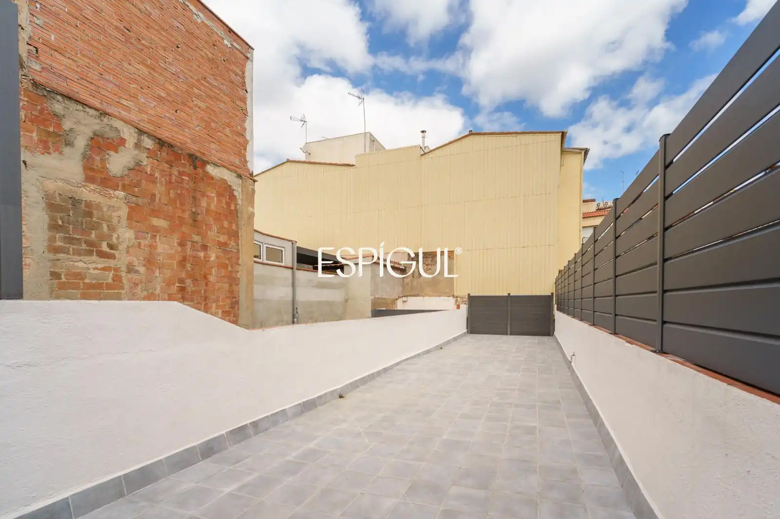 Vista exterior de Casa o xalet en venda en Sabadell amb Aire condicionat, Calefacció i Parquet