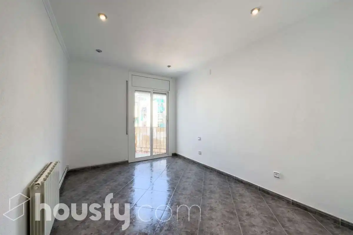 Flat for sale in CL PRAT DE LA RIBA, Cementiri Vell