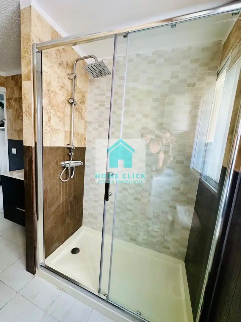 Bany de Apartament de lloguer en Mont-roig del Camp amb Aire condicionat, Calefacció i Jardí privat
